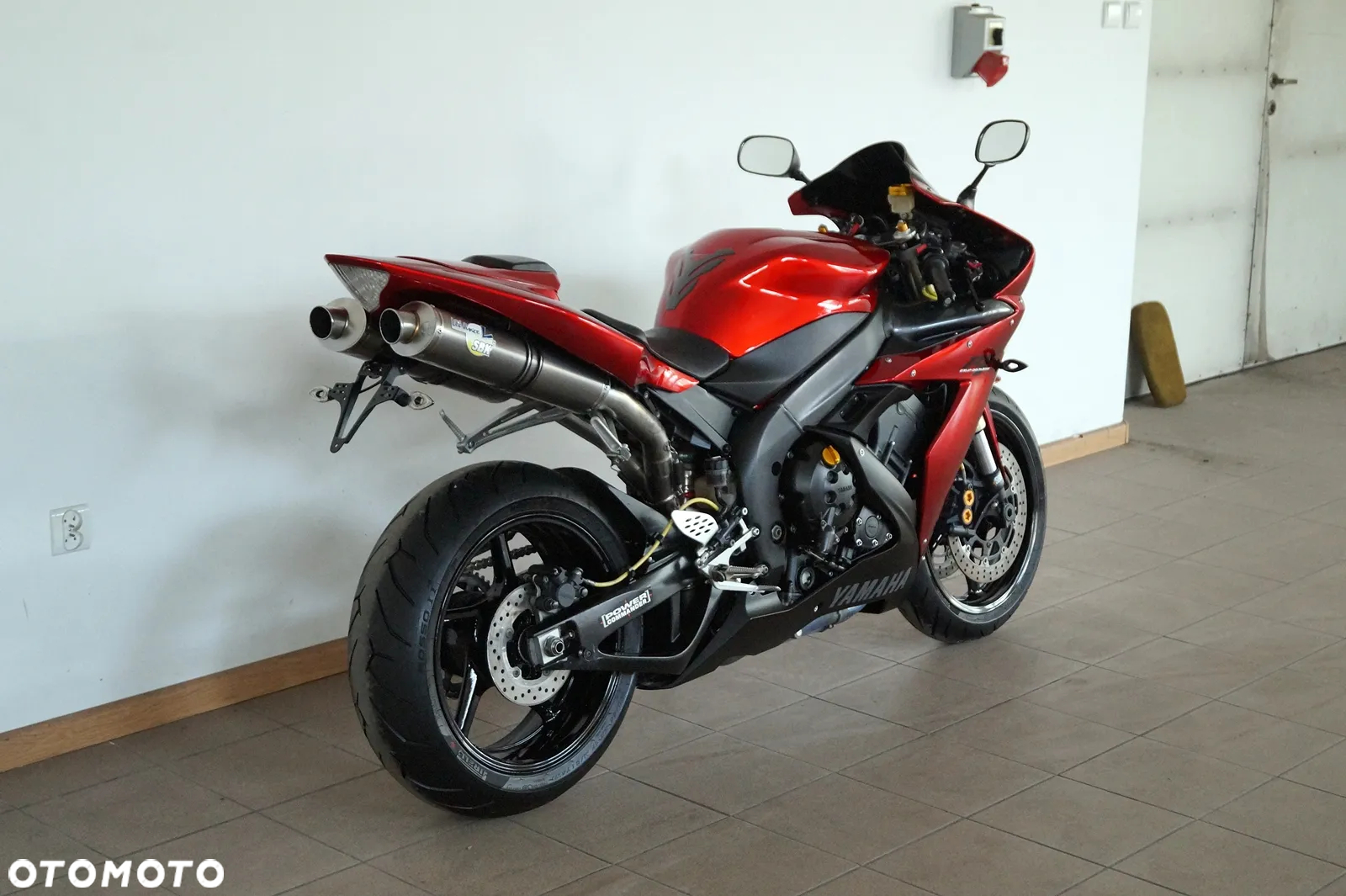 Yamaha R1 - 8