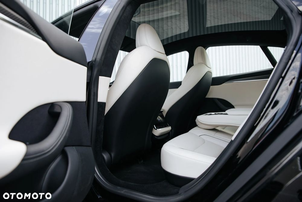Tesla Model S Plaid - 4