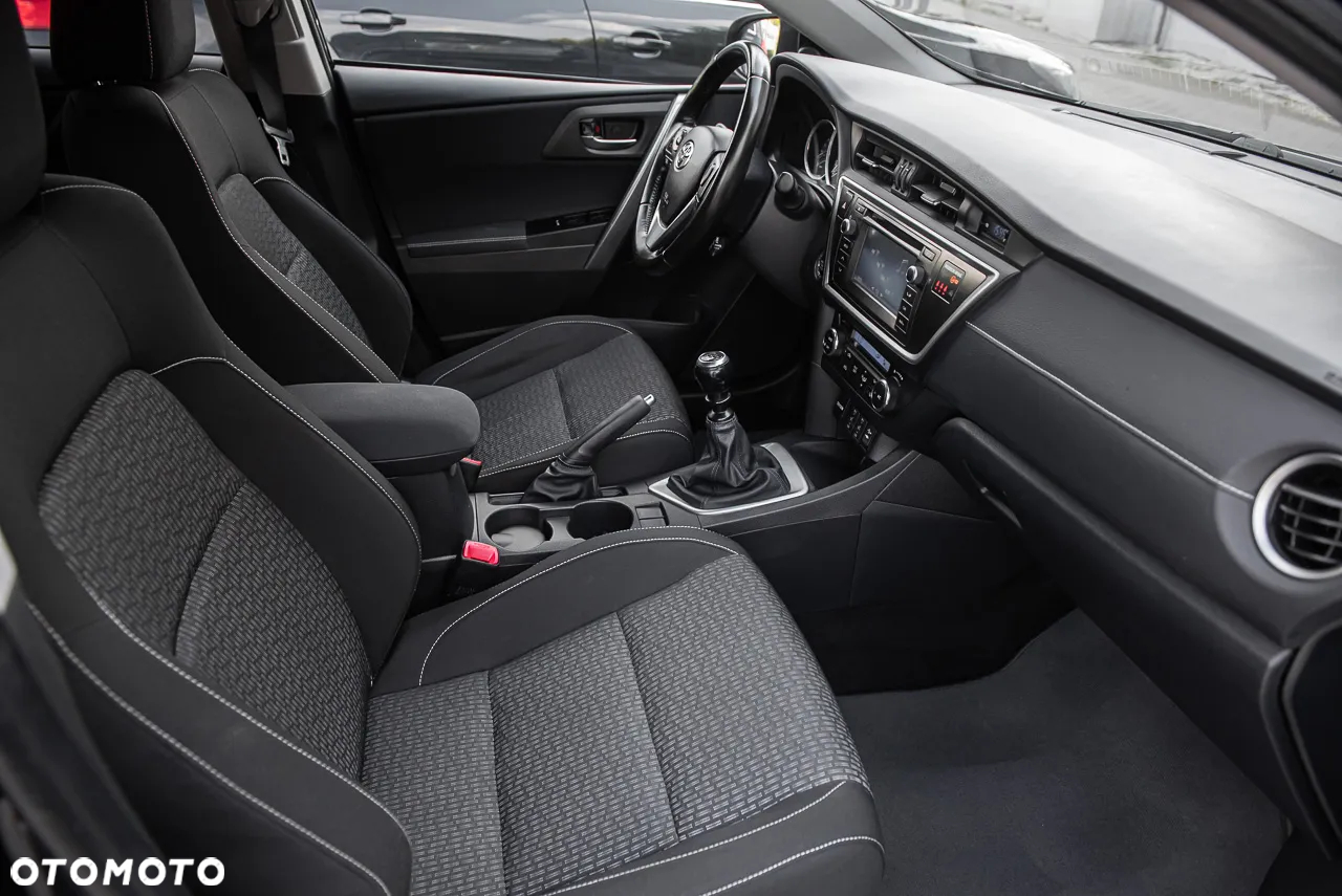 Toyota Auris 1.6 Premium Comfort - 30