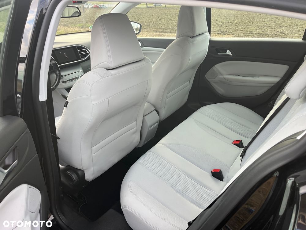 Peugeot 308 1.6 Premium - 8