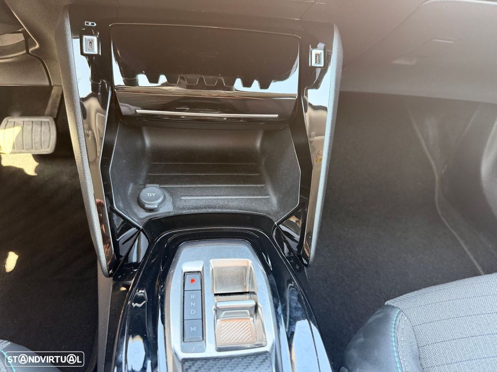 Peugeot 2008 1.2 PureTech Allure EAT8 - 34