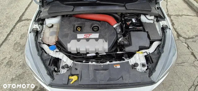 Ford Focus 2.0 EcoBoost ST - 12
