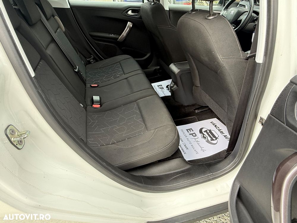 Peugeot 2008 ver-1-2-l-puretech-stt-active - 14