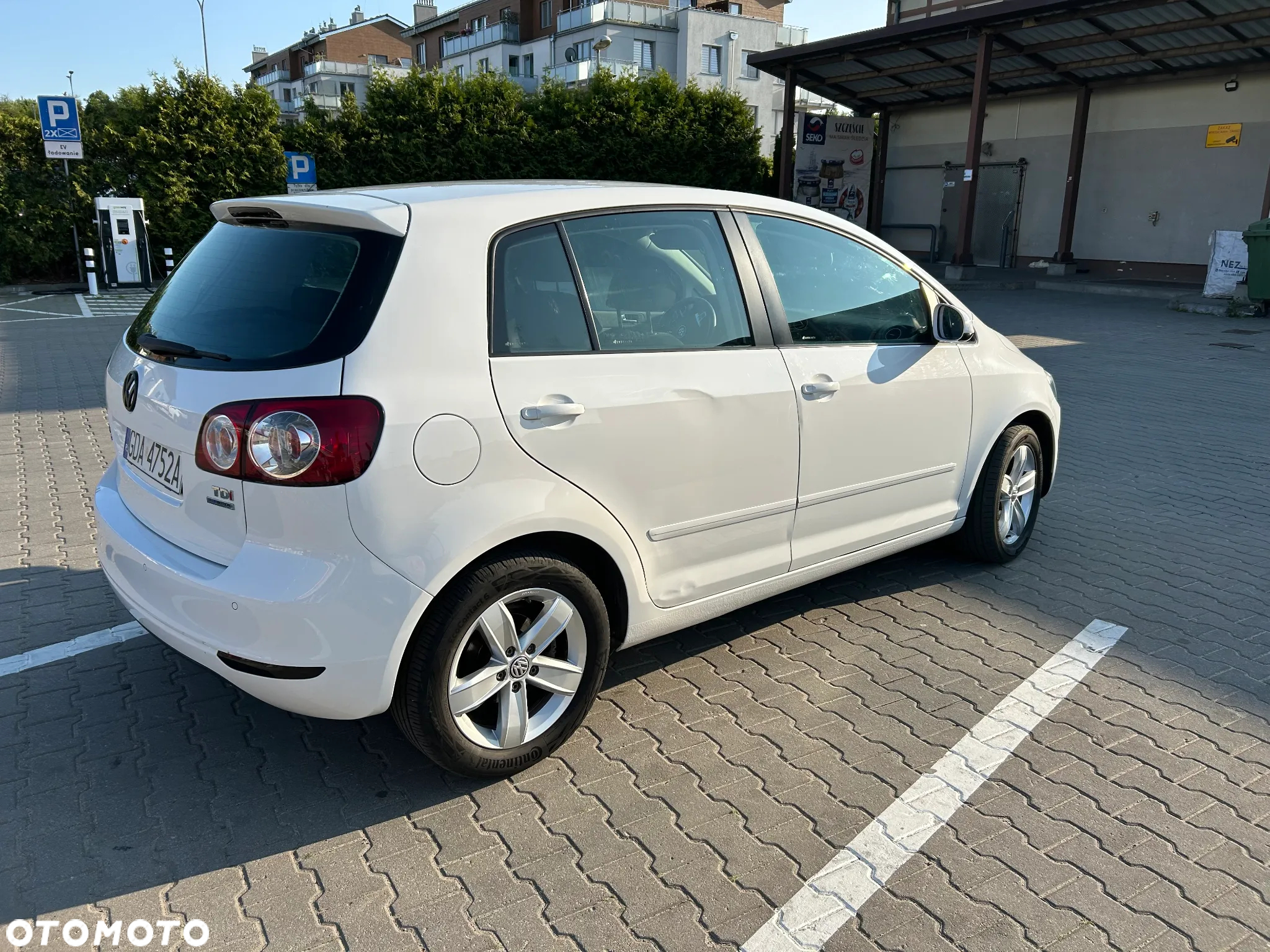 Volkswagen Golf Plus 1.6 TDI BlueMot Comfortline DSG - 4