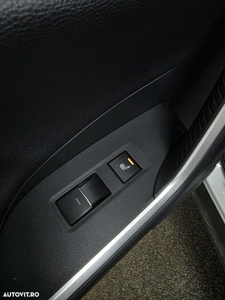 Toyota RAV4 2.5 PHEV VVT-iE 4x4 Style Bi-Tone - 24