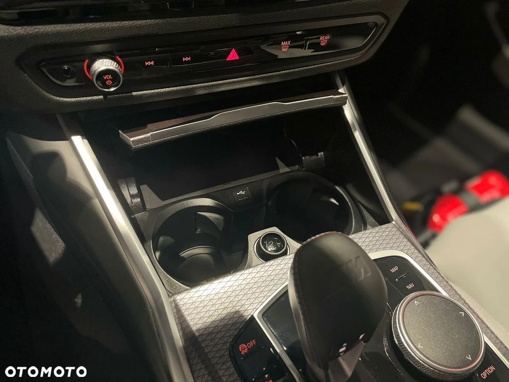 BMW M3 Competition M xDrive - 31
