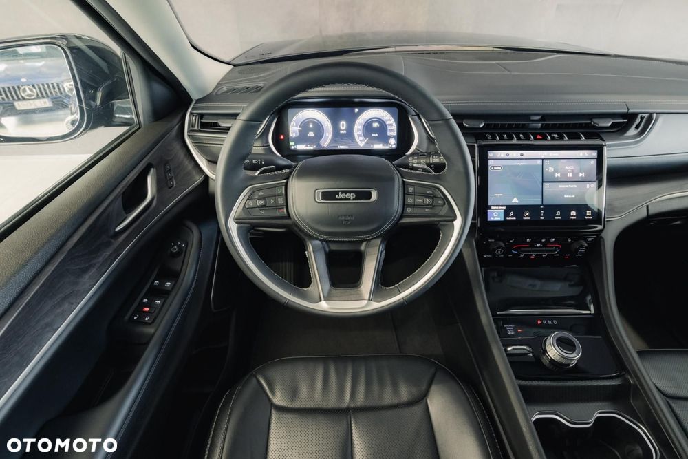 Jeep Grand Cherokee - 12