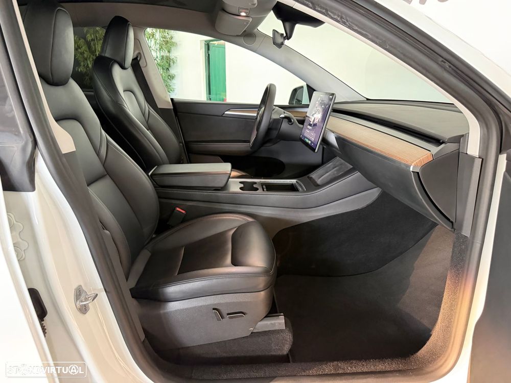 Tesla Model Y - 27