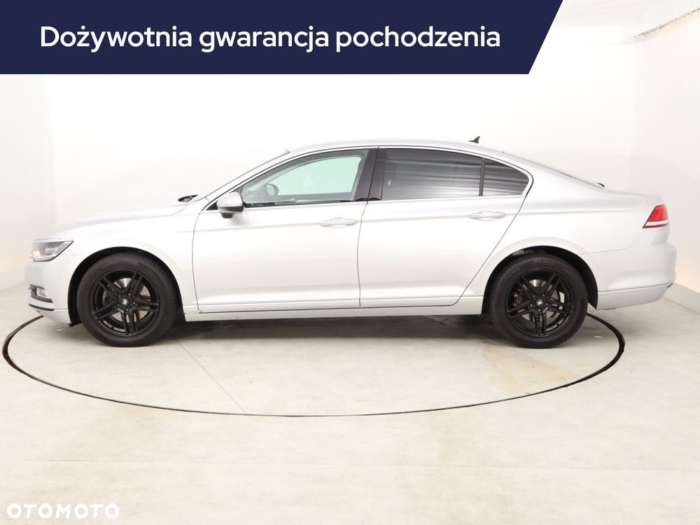 Volkswagen Passat - 4