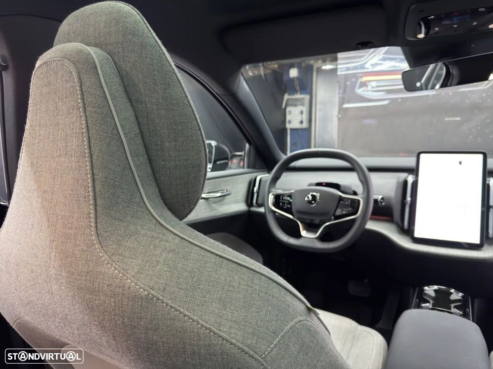 Volvo EX30 Twin Motor Performance AWD Ultra - 13