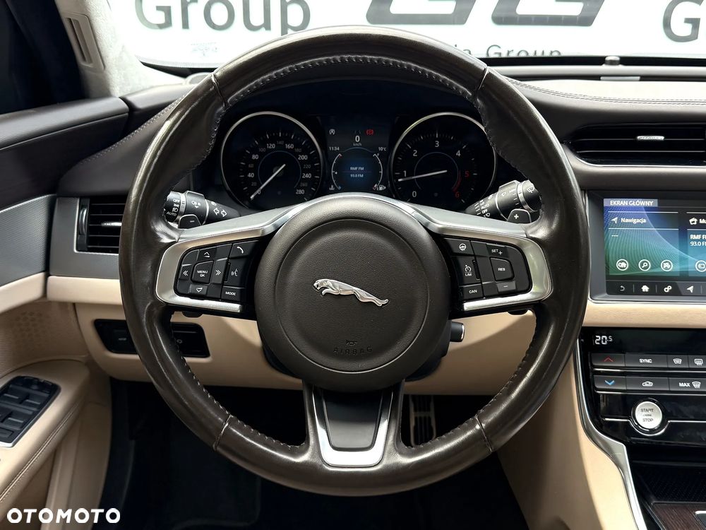 Jaguar XF - 10