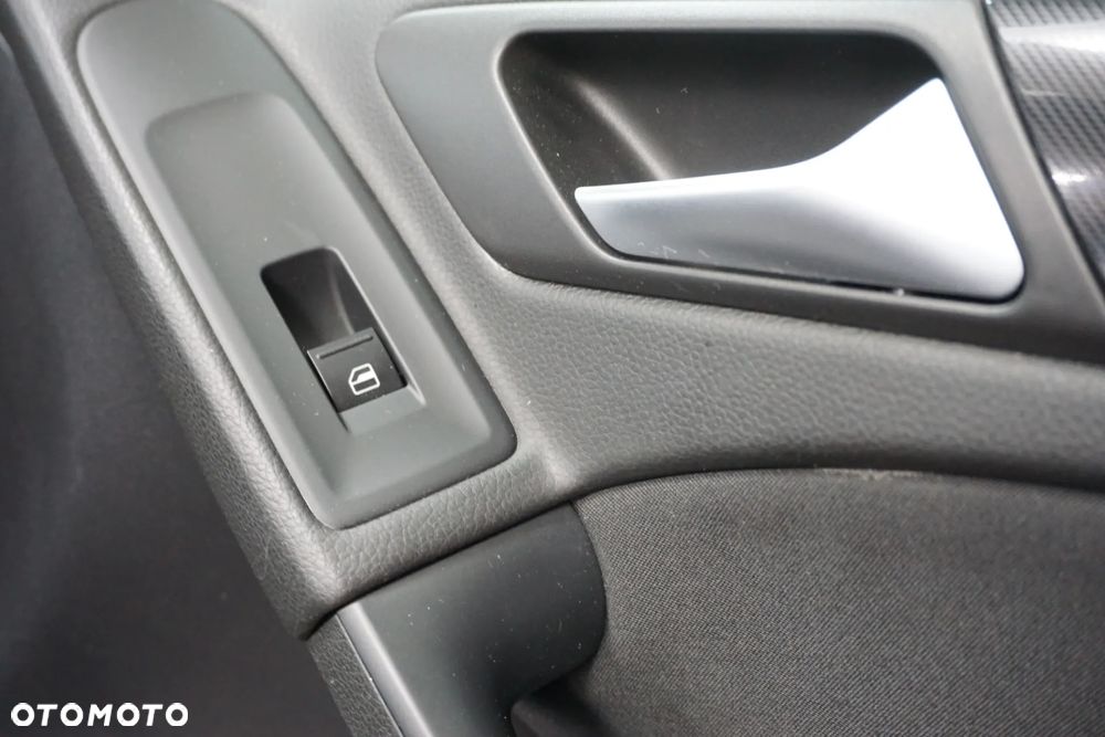 Volkswagen Golf 1.6 TDI DPF DSG Comfortline - 32