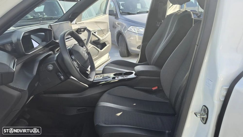 Peugeot e-2008 Allure - 9
