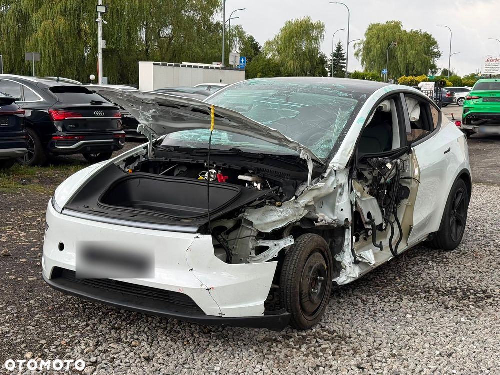 Tesla Model Y RWD - 10