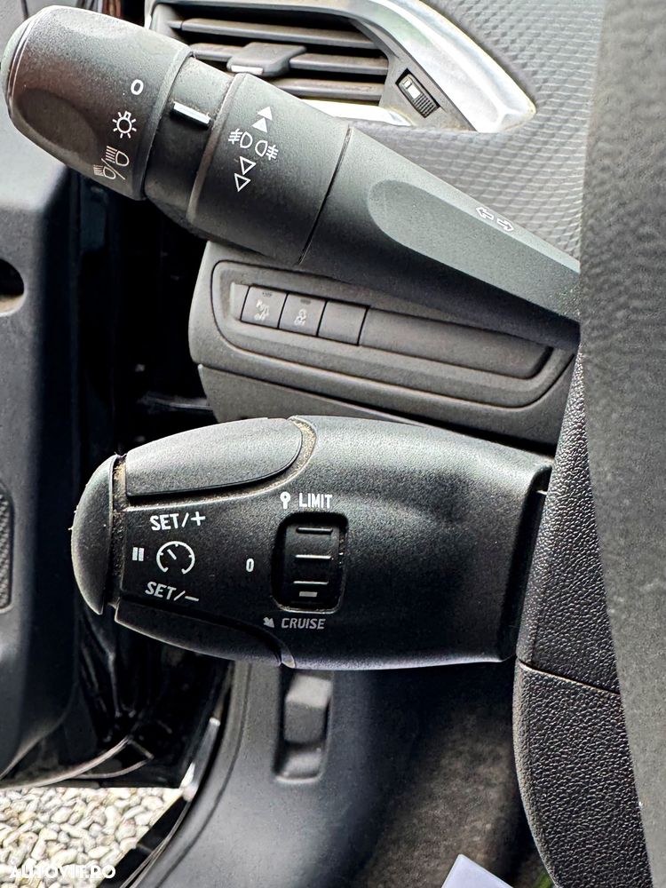 Peugeot 2008 BlueHDi 100 STOP & START Business-Line - 17
