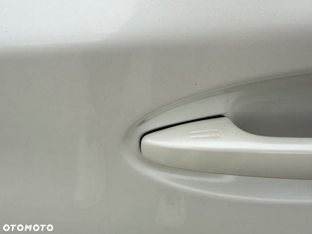 Toyota Prius 1.8 HSD Premium - 32