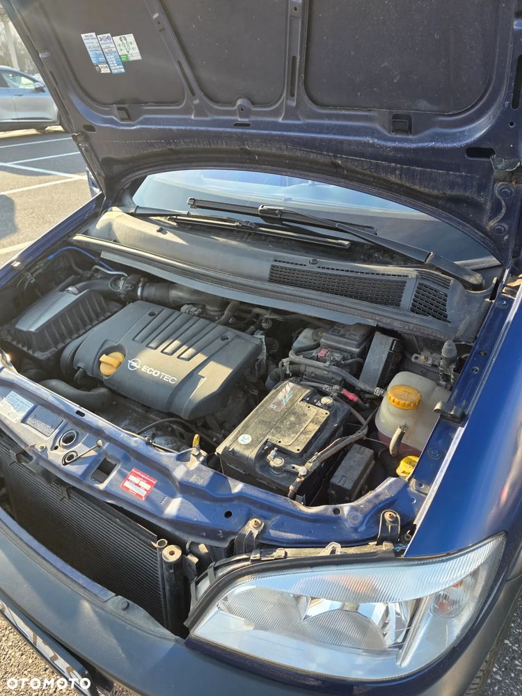 Opel Zafira 1.8 Njoy - 11