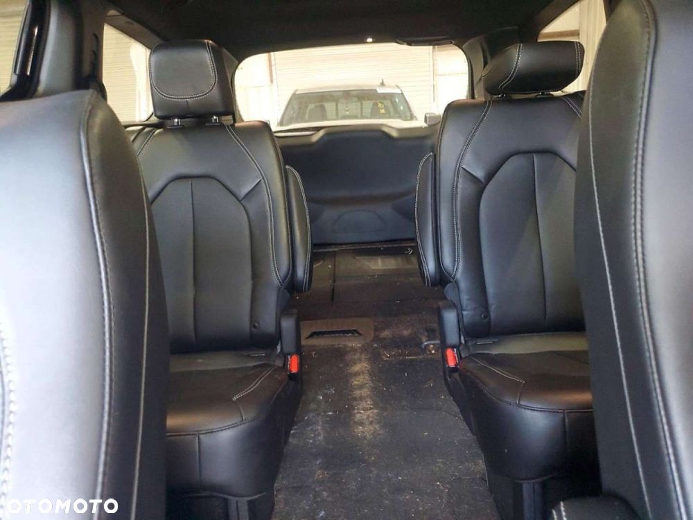 Chrysler Pacifica - 9