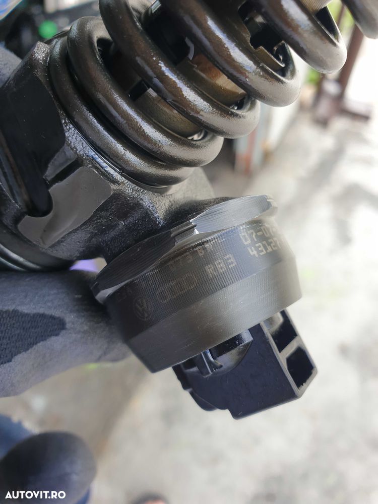 Injectoare Vw Golf 5 1.9TDI BLS cod 038 130 073 bn - 1