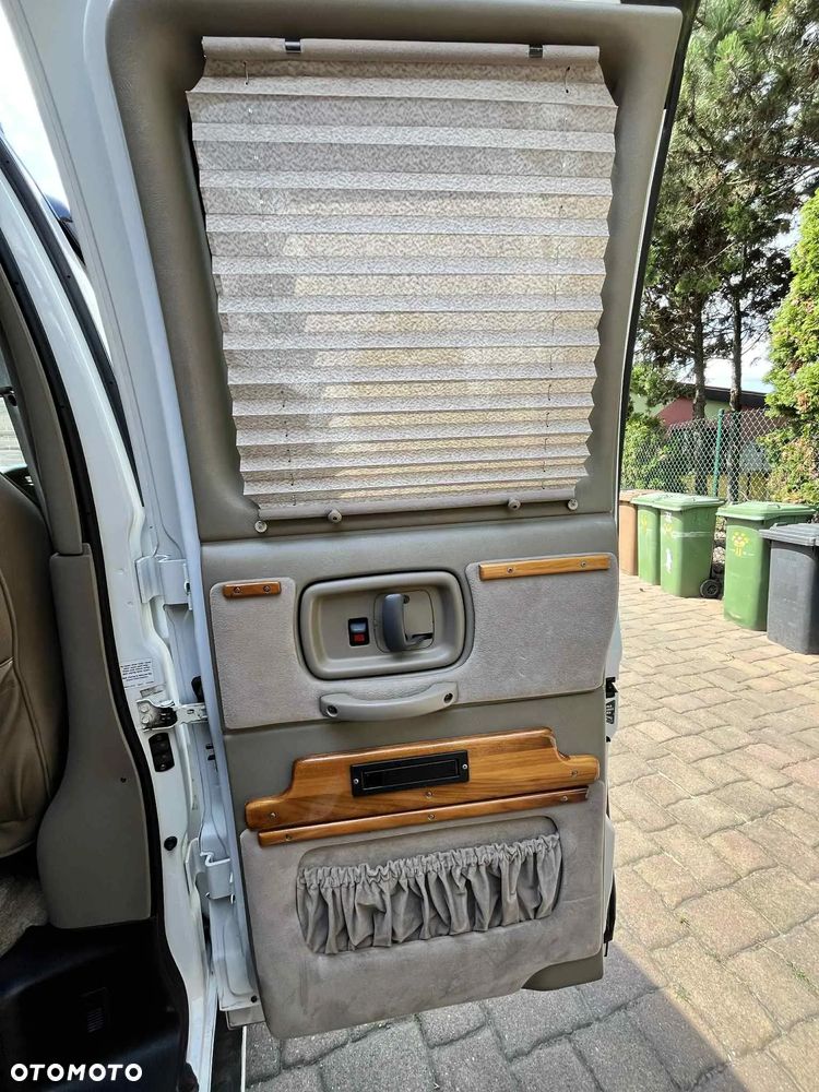 Chevrolet Express - 22