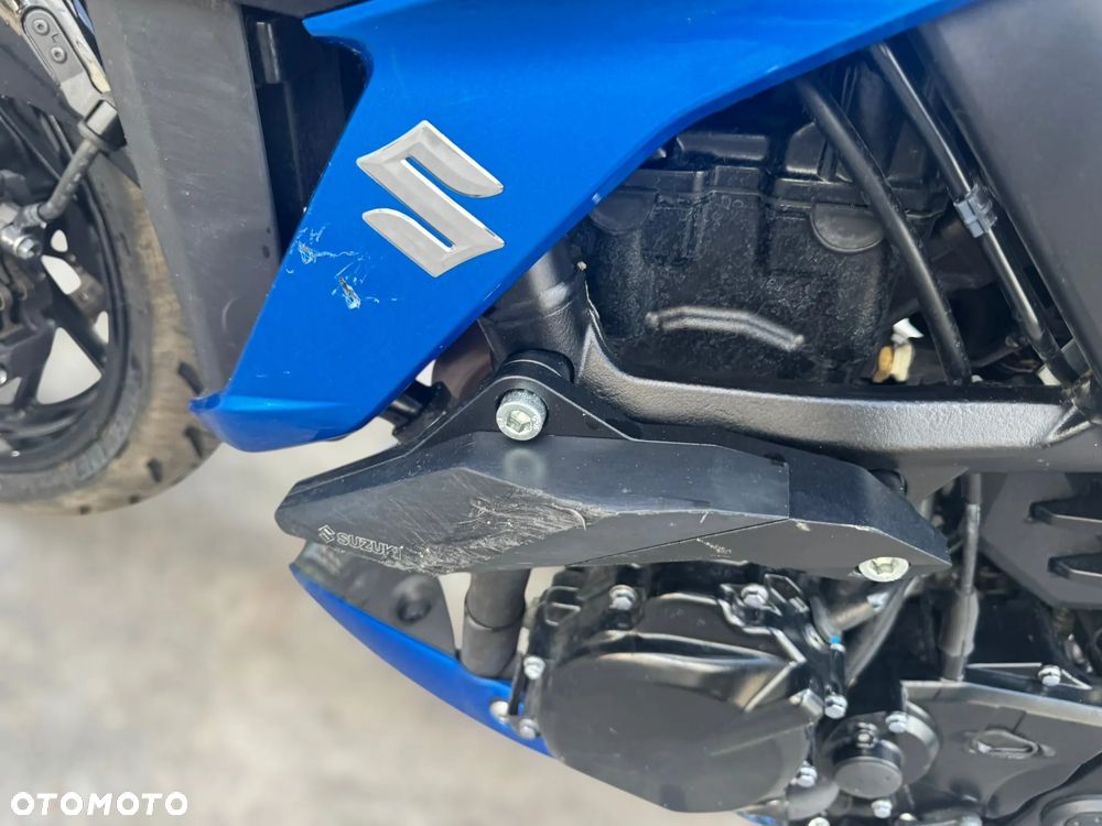 Suzuki GSX - 12