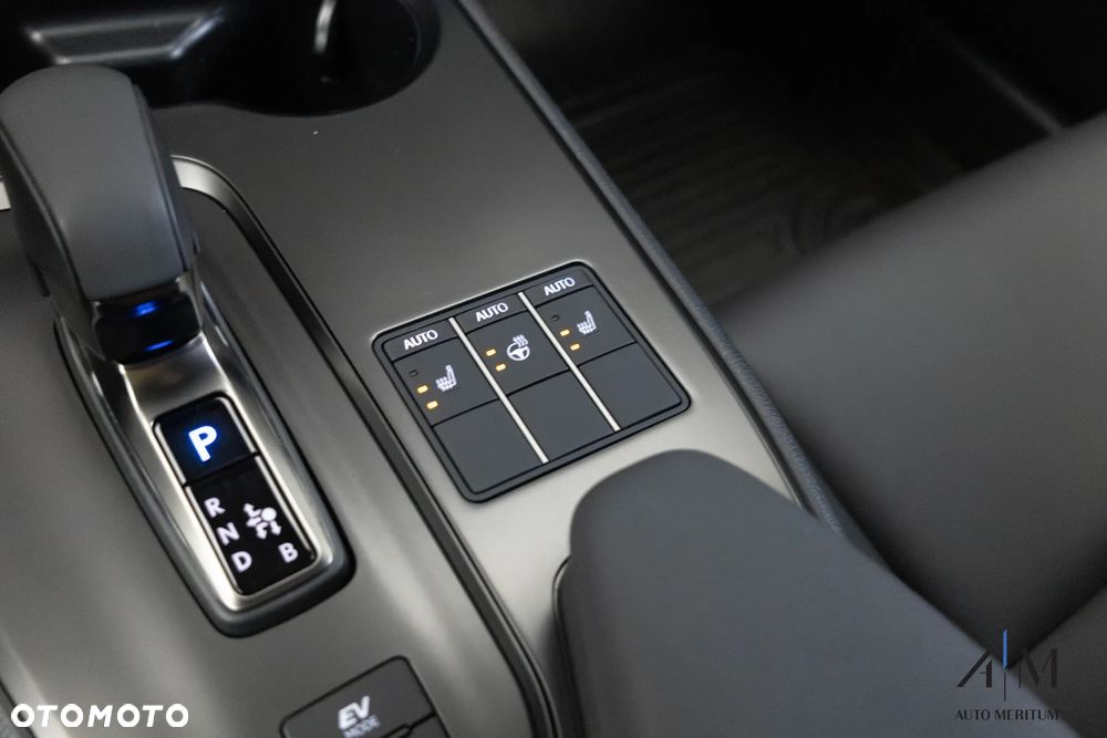 Lexus UX 300h F Sport Design AWD - 23