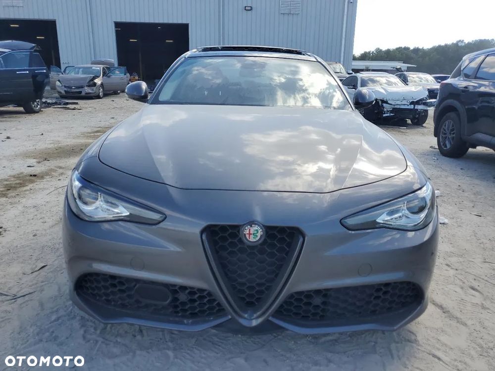 Alfa Romeo Giulia 2.0 Turbo 16V AT8 Veloce - 5