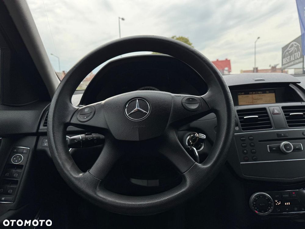 Mercedes-Benz Klasa C 180 BlueEFFICIENCY 7G-TRONIC Elegance - 23