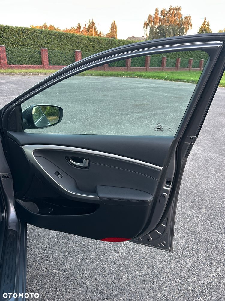 Hyundai i30 1.6 GDI Premium - 24