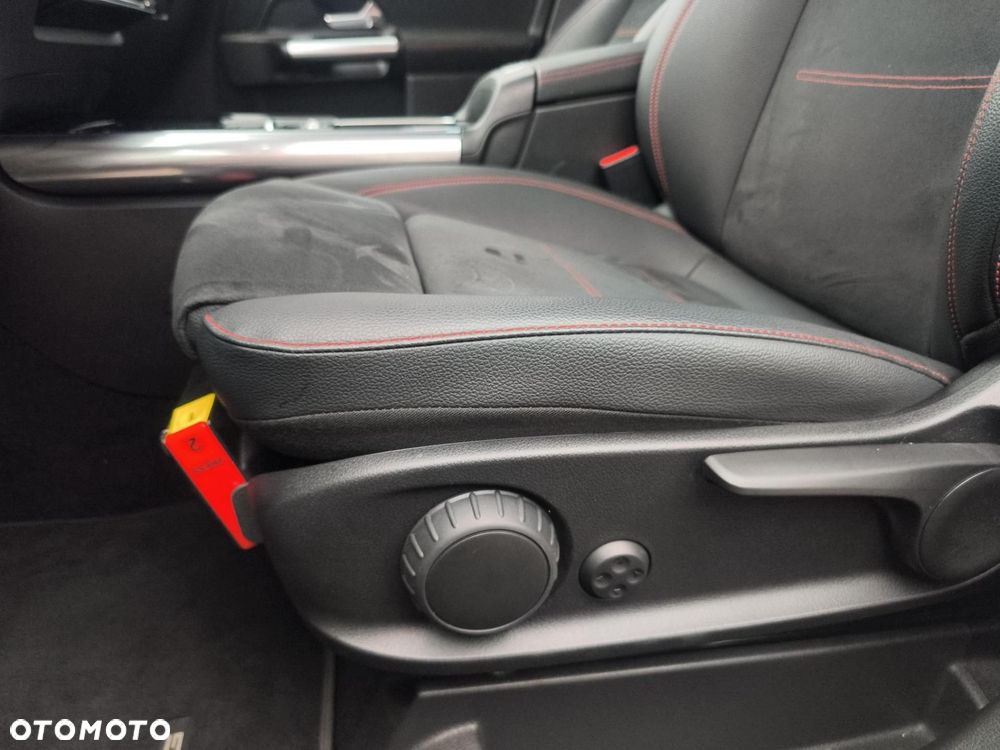 Mercedes-Benz GLA - 11