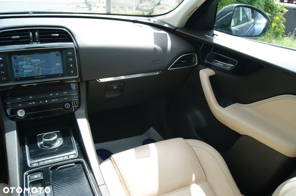 Jaguar F-Pace 30d AWD Prestige - 29