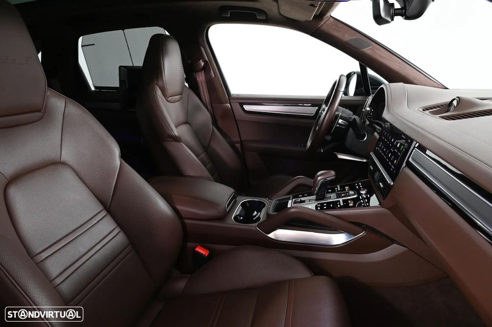 Porsche Cayenne Turbo S E-Hybrid - 24