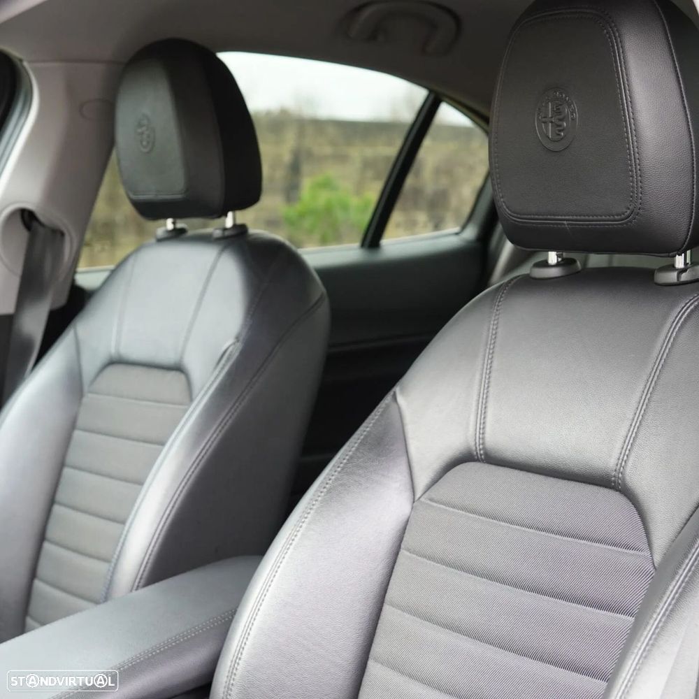 Alfa Romeo Giulia 2.2 D AT8 - 21