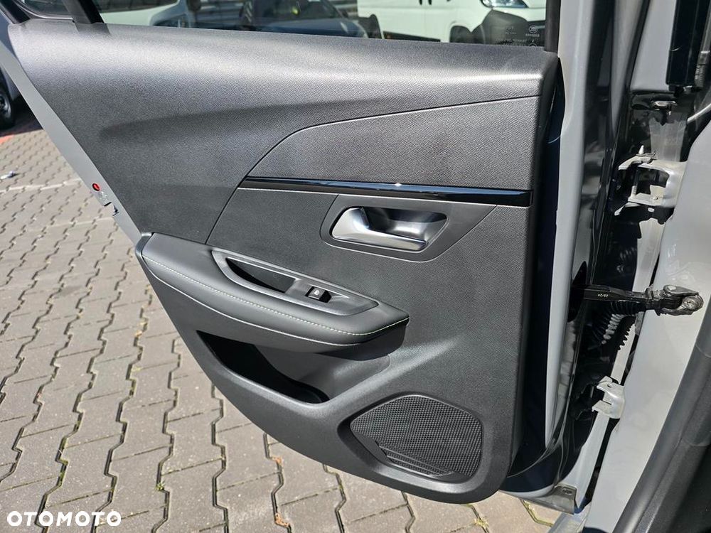 Peugeot 208 1.2 mHEV GT - 8