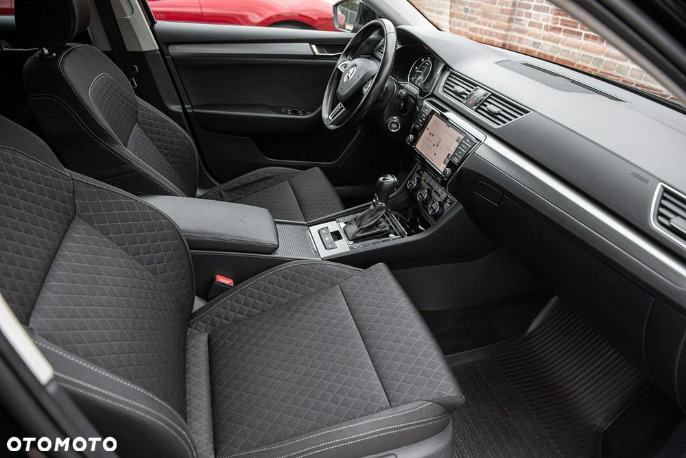 Skoda Superb 2.0 TDI DSG Premium Edition - 9
