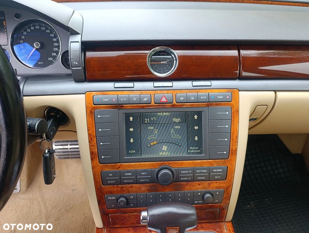 Volkswagen Phaeton - 22