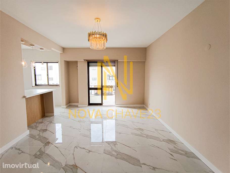 Apartamento T2 Totalmente Remodelado na Rinchoa – 91 m² | 6.º Andar - Grande imagem: 2/17