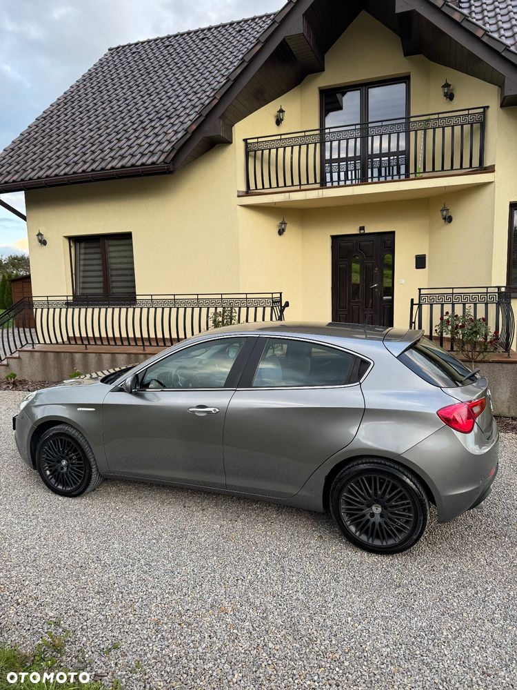 Alfa Romeo Giulietta 2.0 JTDM - 8