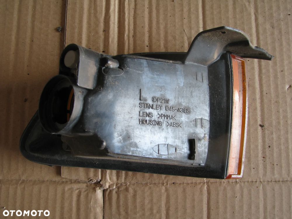 Kierunkowskaz prawy przód przedni MITSUBISHI GALANT 0454365 - 3