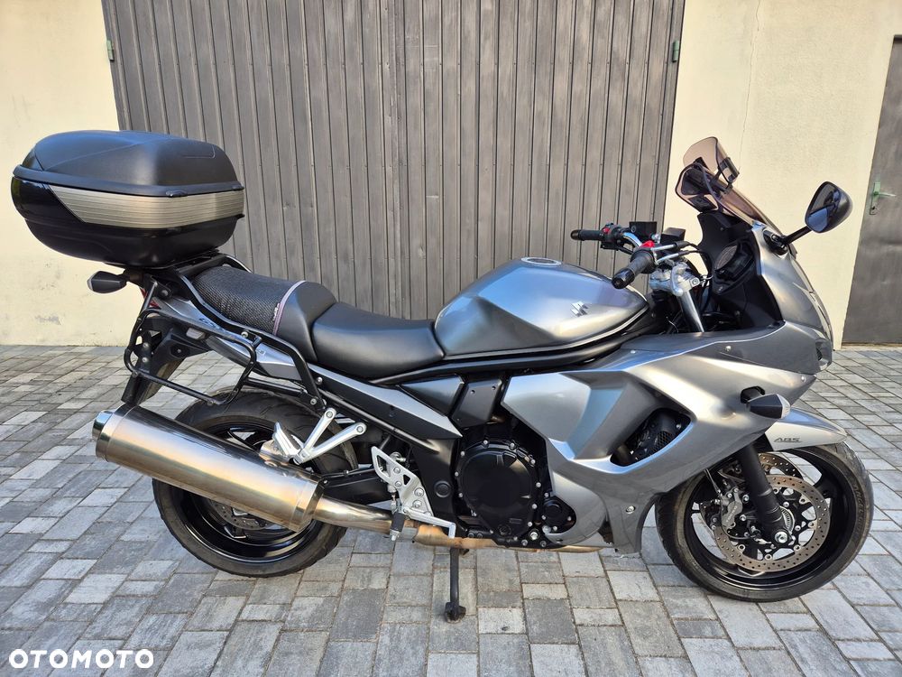 Suzuki GSX - 19