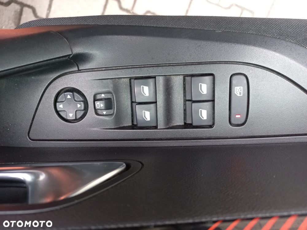 Peugeot 2008 1.5 BlueHDi Allure S&S - 16