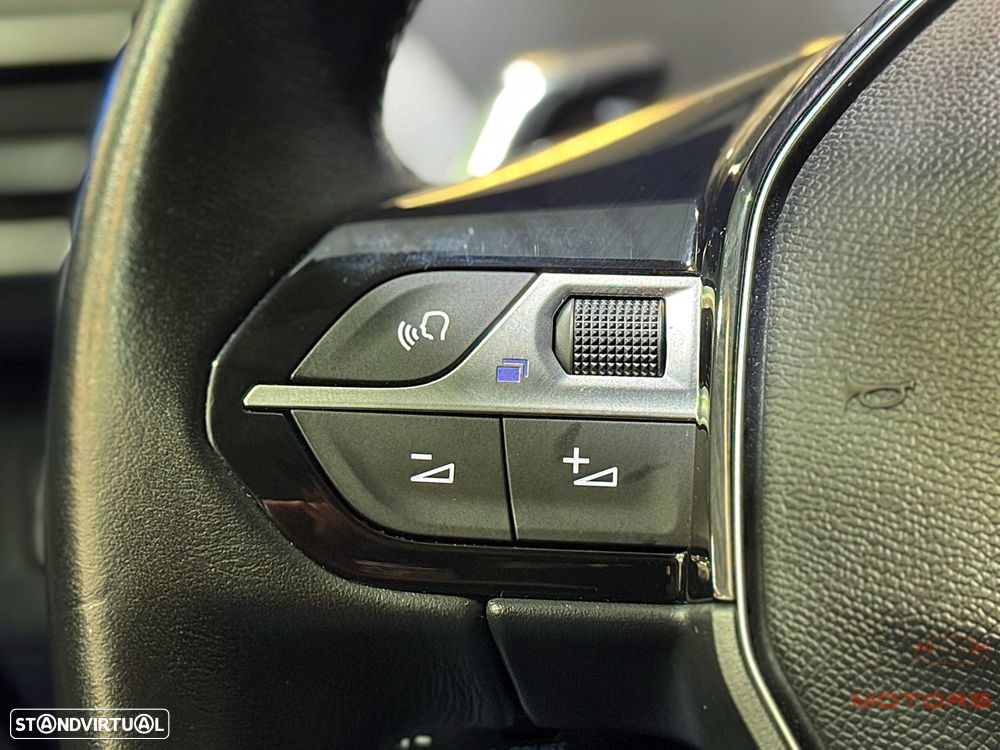 Peugeot 3008 1.2 PureTech Allure EAT6 - 23