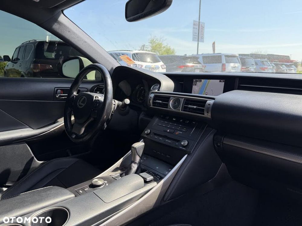 Lexus IS 200t Prestige - 11