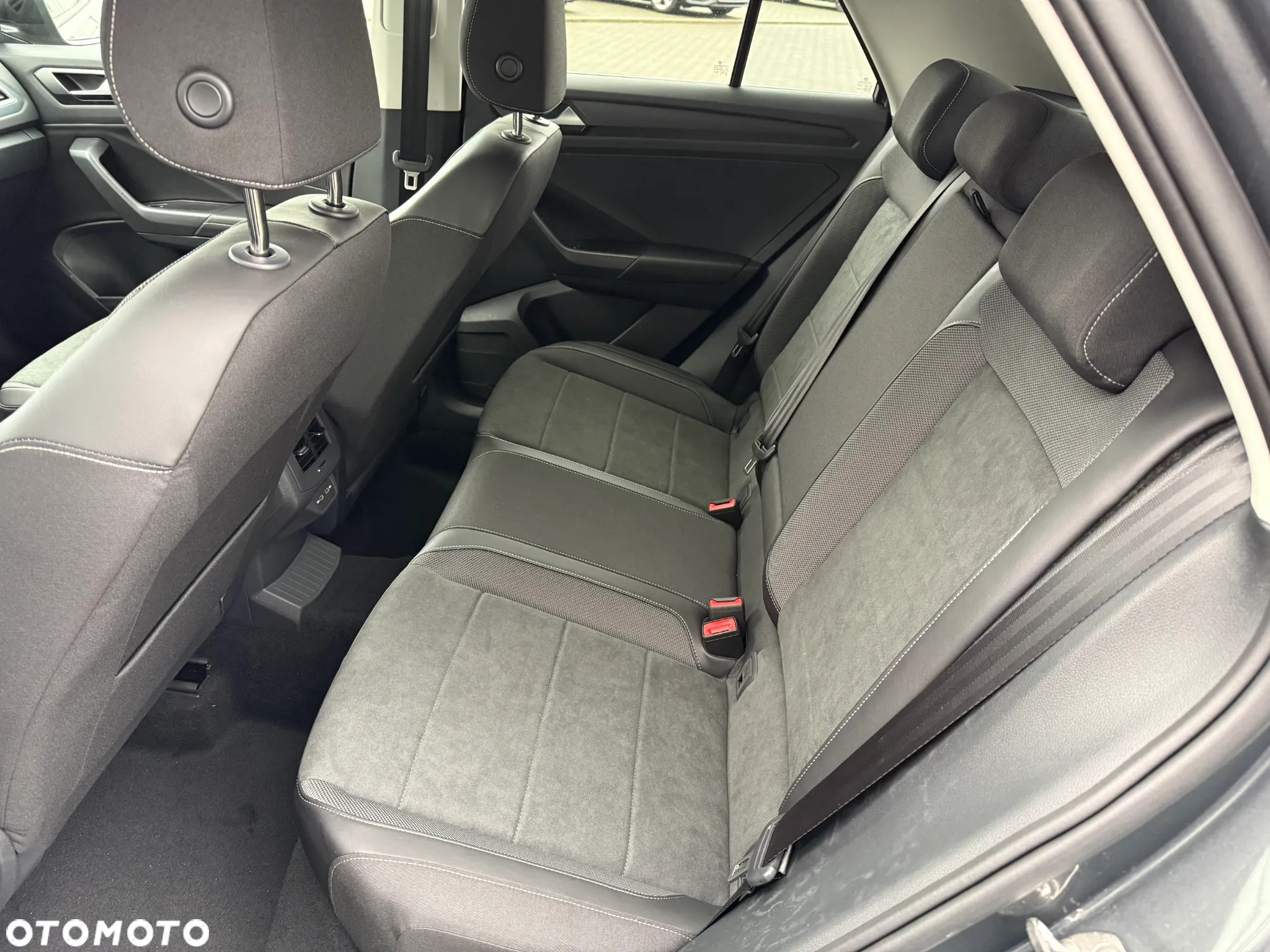 Volkswagen T-Roc 1.5 TSI Style DSG - 11