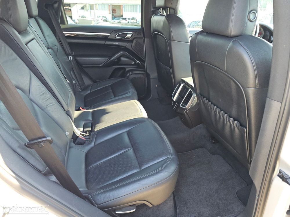 Porsche Cayenne II Platinum Edition - 25