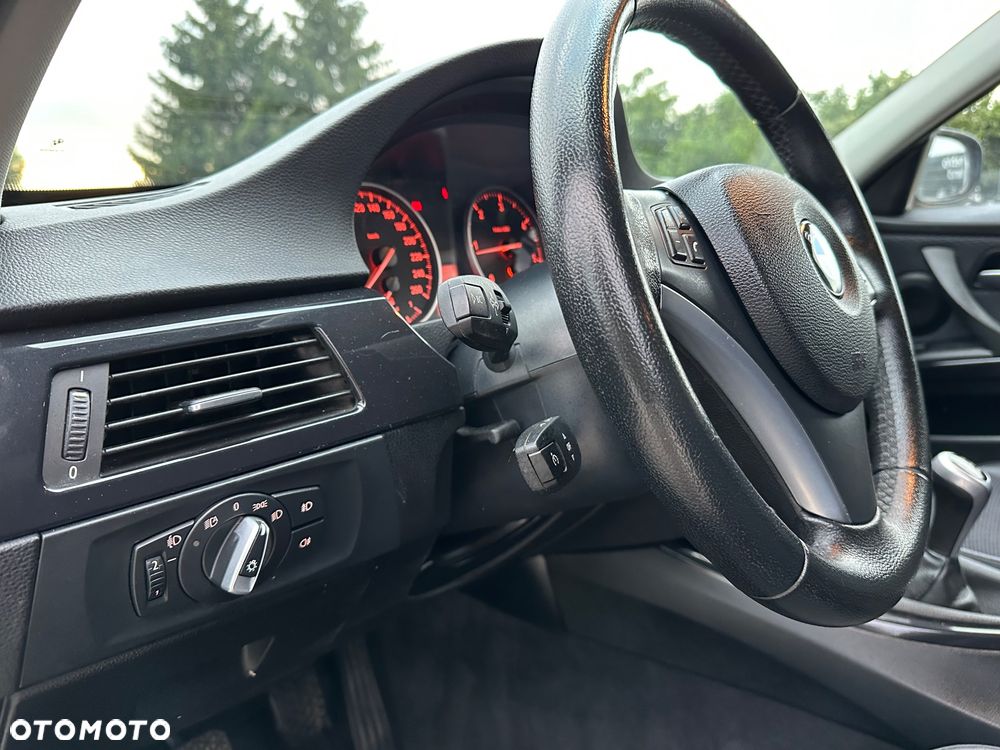 BMW Seria 3 318d Luxury Line - 14