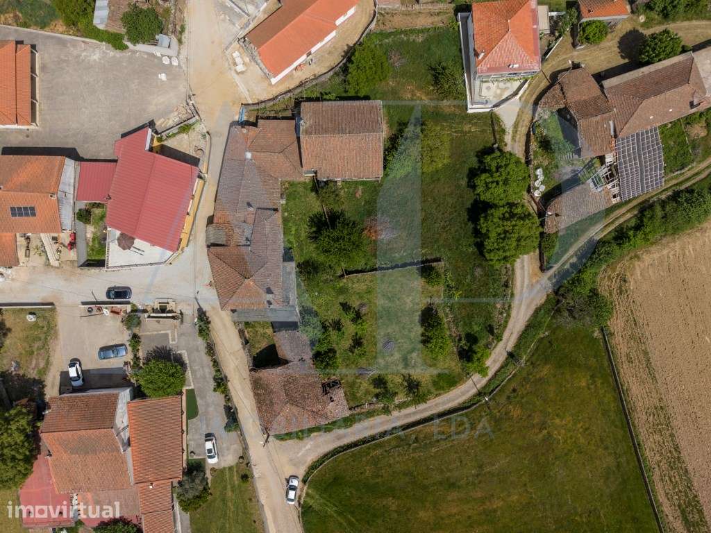 Conjunto de moradias em pedra com terreno no centro de São Vicente ... - Grande imagem: 3/17