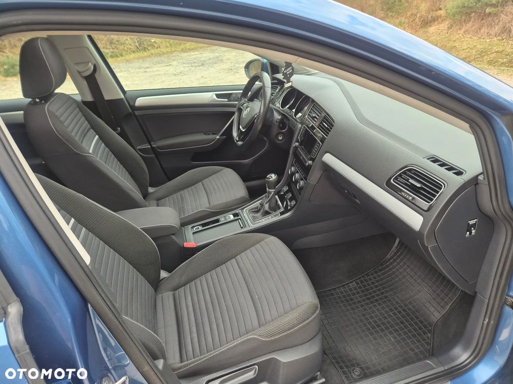 Volkswagen Golf - 25