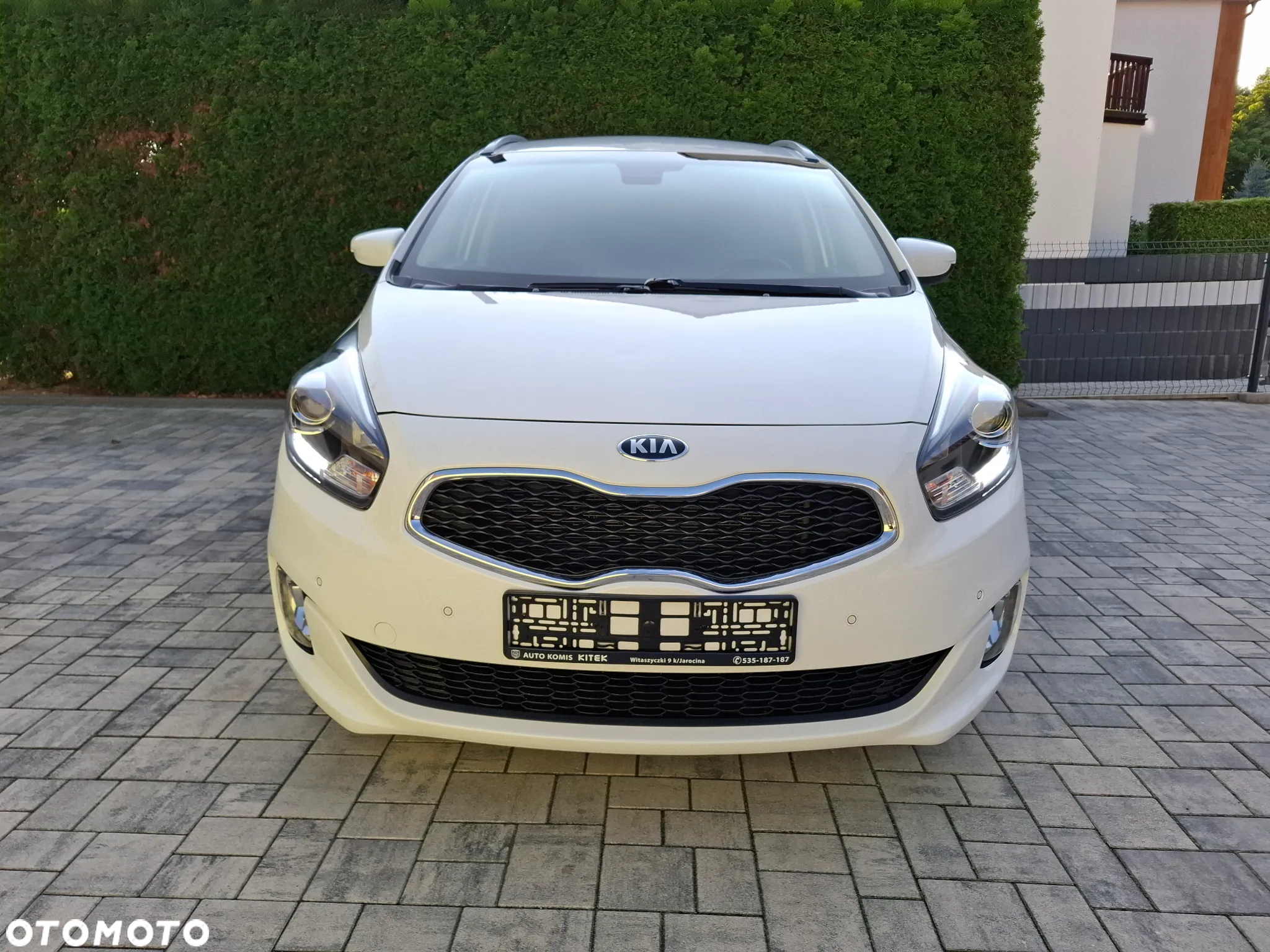Kia Carens - 2
