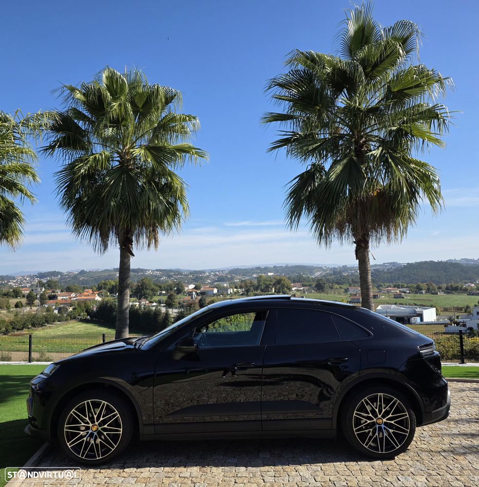Porsche Macan Electric 4 - 6